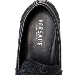 Pre Owned حذاء لوفرز فيرساتشي جلد أسود مزين ميدوسا سليب أون مقاس 43