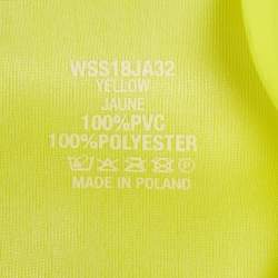 Pre Owned معطف مطر صناعي بطبعة شعار نيون أصفر فيتمنت مقاس واحد