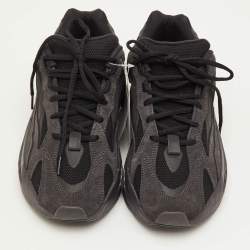 مملوكة مسبقًا حذاء رياضي ييزي وأديداس كانفاس وأسود ورمادي بوسط 700 V2 فانتا جلد سويدي مقاس 42 2/3