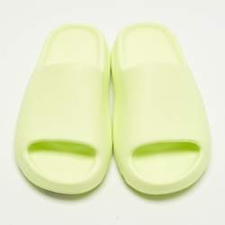 Pre Owned صندل سلايد ييزي x أديداس نيون أخضر مطاط جلو أخضر مقاس 38