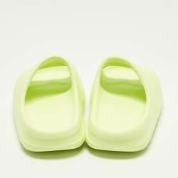 Pre Owned صندل سلايد ييزي x أديداس نيون أخضر مطاط جلو أخضر مقاس 38