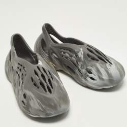 Pre Owned حذاء رياضي ييزي x أديداس رمادي/كريمي رغوي MXT مون غراي مقاس 41