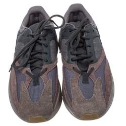 Pre Owned حذاء رياضي ييزي  x أديداس "بوست 700 موف" سويدي و شبك رصاصي مقاس 42 2/3