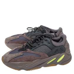 Pre Owned حذاء رياضي ييزي  x أديداس "بوست 700 موف" سويدي و شبك رصاصي مقاس 42 2/3