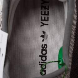 مملوكة مسبقًا حذاء رياضي ييزي x أديداس بوست 350 ڨي2 زيون قماش تريكو بني/رصاصي مقاس 43 1/3