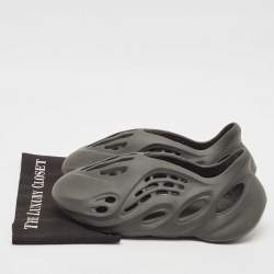 Pre Owned Yeezy x Adidas Grey Rubber Foam RNR Carbon Sneakers Size 43