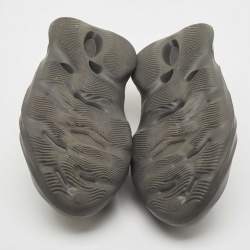 Pre Owned Yeezy x Adidas Grey Rubber Foam RNR Carbon Sneakers Size 43