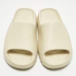 مملوكة مسبقًا Yeezy x Adidas Bone Size 46 Cream Rubber Slide Sandals