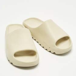مملوكة مسبقًا Yeezy x Adidas Bone Size 46 Cream Rubber Slide Sandals