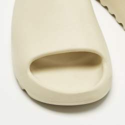 مملوكة مسبقًا Yeezy x Adidas Bone Size 46 Cream Rubber Slide Sandals