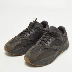 مملوكة مسبقًا حذاء رياضي ييزي x أديداس سويدي أسود وشبكي بوست 700 يوتيليتي أسود مقاس 42