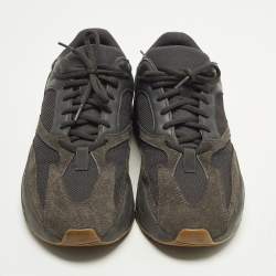 مملوكة مسبقًا حذاء رياضي ييزي x أديداس سويدي أسود وشبكي بوست 700 يوتيليتي أسود مقاس 42