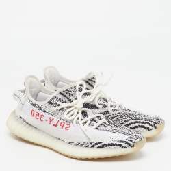 مملوكة مسبقًا حذاء رياضي ييزي x أديداس بوست 350 V2 أبيض/أسود قماش تريكو زيبرا مقاس 36 2/3