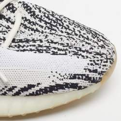 مملوكة مسبقًا حذاء رياضي ييزي x أديداس بوست 350 V2 أبيض/أسود قماش تريكو زيبرا مقاس 36 2/3