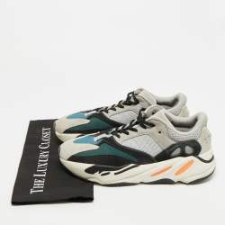 Pre Owned حذاء رياضي ييزي x أديداس بوست 700 شبك وسويدي متعدد الألوان وييف رنر مقاس 44 2/3