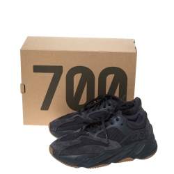 مملوكة مسبقًا حذاء رياضي ييزي x اديداس "ييزي 700 يوتي ليتي بلاك" سويدي و شبك رصاصي داكن مقاس 40.5