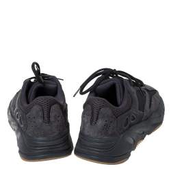 مملوكة مسبقًا حذاء رياضي ييزي x اديداس "ييزي 700 يوتيليتي بلاك" سويدي و شبك رصاصي داكن مقاس 40.5