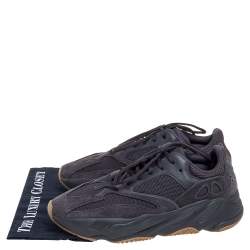 Pre Owned حذاء رياضي ييزي وأديداس بوست 700 في2 فانتا جلد وسويدي رمادي مقاس 46