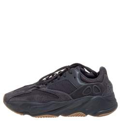 Pre Owned حذاء رياضي ييزي وأديداس بوست 700 في2 فانتا جلد وسويدي رمادي مقاس 46