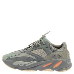 مملوكة مسبقًا حذاء رياضي ييزي  x أديداس "ميكس ميديا بوست 700 انيرتيا" جلد و سويدي و شبك أزرق و رصاصي مقاس 43 1/3