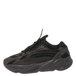 مملوكة مسبقًا حذاء رياضي ييزي x أديداس بوست 700 ڨي2 فانتا كانفاس وسويدي رصاصي/أسود مقاس 42 2/3 