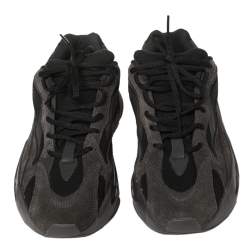 مملوكة مسبقًا حذاء رياضي ييزي x أديداس بوست 700 ڨي2 فانتا كانفاس وسويدي رصاصي/أسود مقاس 42 2/3 