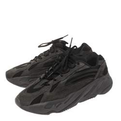 مملوكة مسبقًا حذاء رياضي ييزي x أديداس بوست 700 ڨي2 فانتا كانفاس وسويدي رصاصي/أسود مقاس 42 2/3 