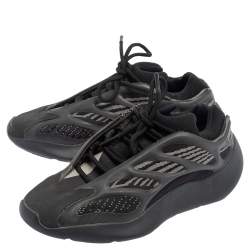 مملوكة مسبقًا حذاء رياضي  اديداس X ييزي 700 V3 ألفاه قماش تريكو وبولي يوريثان أسود بعنق منخفض مقاس 39 1/3  