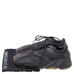 Pre Owned حذاء رياضي ييزي x أديداس بوست 700 موف v2 شبك وسويدي رمادي داكن منخفض من أعلى مقاس 39 1/3