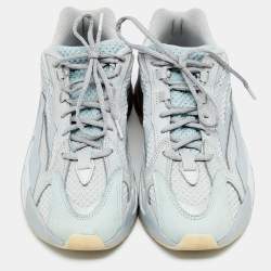 مملوكة مسبقًا حذاء رياضي ييزي x أديداس بوست 700 ڨي2 اينرتيا شبك وجلد نوبوك رصاصي/أزرق مقاس 45 1/3 