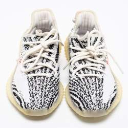 مملوكة مسبقًا Yeezy x adidas White/Black Knit Fabric Boost 350 V2 Zebra Sneakers Size 37 1/3