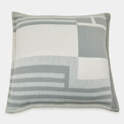 Pre Owned Hermès Gris/Perle Wool Blend Ithaque Pillow