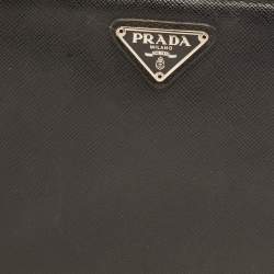 مملوكة مسبقًا Prada Triangle Logo Black Saffiano Lux Leather Wallet Organizer