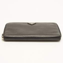 مملوكة مسبقًا Prada Triangle Logo Black Saffiano Lux Leather Wallet Organizer