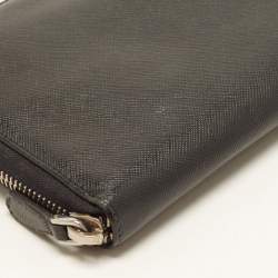 مملوكة مسبقًا Prada Triangle Logo Black Saffiano Lux Leather Wallet Organizer