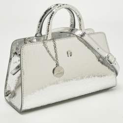 مملوكة مسبقًا Aigner Cybill Stretch S Mini Silver Crackled Leather Satchel