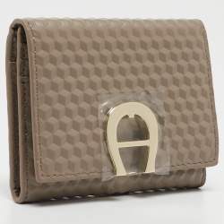 Pre Owned Aigner Beige Leather Pria Trifold Wallet