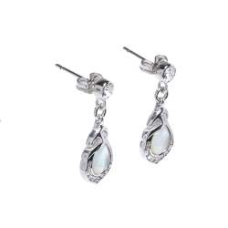 Pre Owned أقراط متدلية أيغنر فضي اللون و صدف و كريستال 