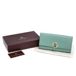 Pre Owned Aigner Mint Green Embossed Leather Genoveva Continental Wallet