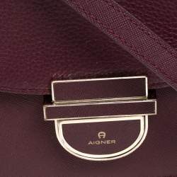 Pre Owned حقيبة كت ف أيغنر قلاب جلد عنابية