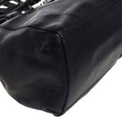 مملوكة مسبقًا Aigner Black Leather Logo Buckle Flap Shoulder Bag