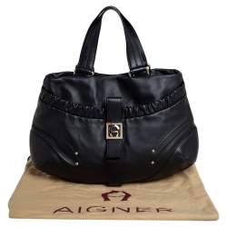 مملوكة مسبقًا Aigner Black Leather Metal Logo Hobo