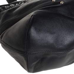 مملوكة مسبقًا Aigner Black Leather Metal Logo Hobo