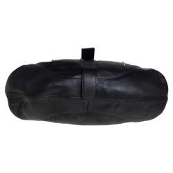 مملوكة مسبقًا Aigner Black Leather Metal Logo Hobo