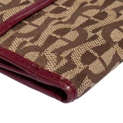 مملوكة مسبقًا محفظة أيغنر ثلاثية الطيه جلد و كانفاس بالشعار عنابي و بني 