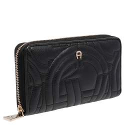 Pre Owned Aigner Black Quilted Leather Zip Around Wallet