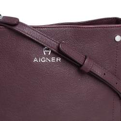 Pre Owned Aigner Burgundy Leather Zip Crossbody Bag