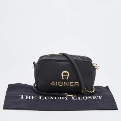 Pre Owned Aigner Black Leather Bombe A Camera Crossbody Bag