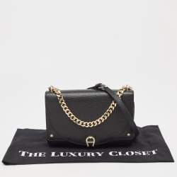 Pre Owned Aigner Black Leather Diadora Shoulder Bag