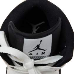 Air Jordan White/Black Nubuck Leather Retro High Top Sneakers Size 40